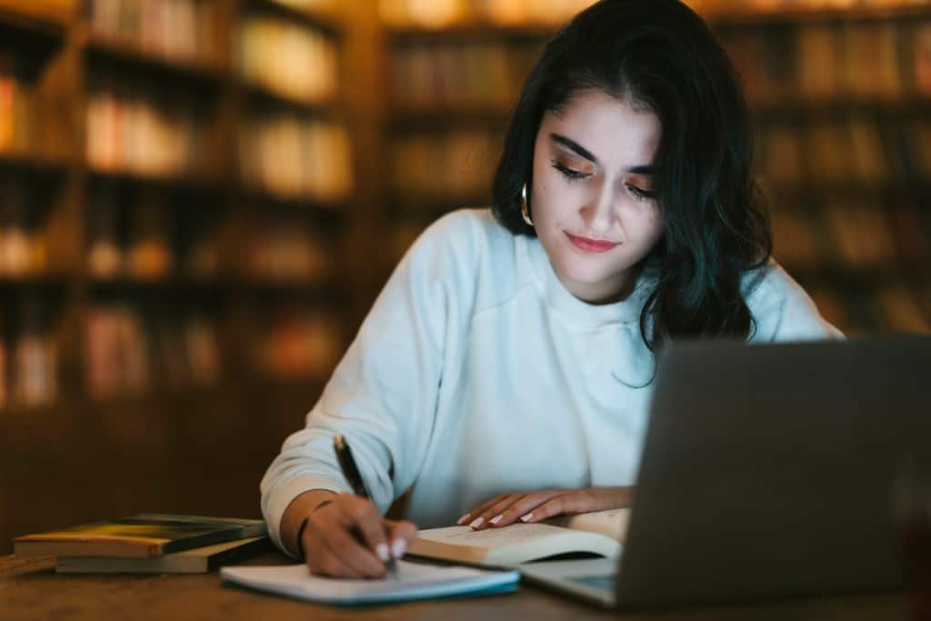 woman studying for north carolina real estate license exam