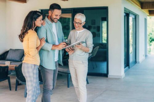 real estate agent shows home to couple – becoming a real estate agent in retirement