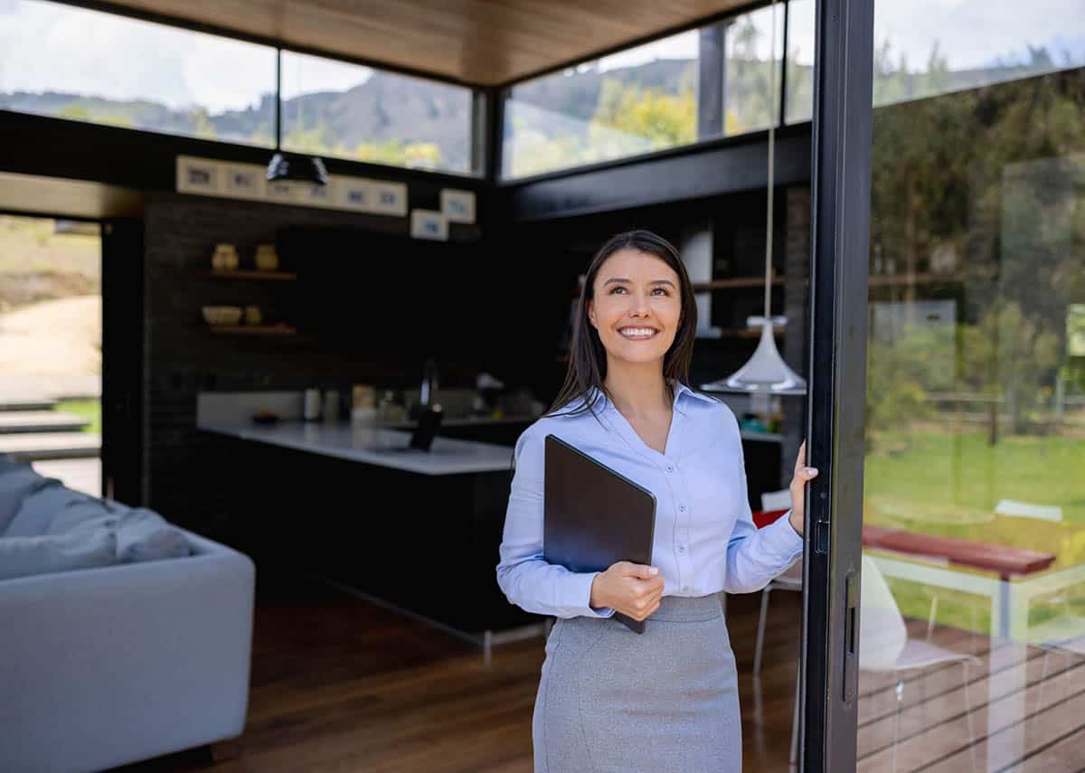 broker vs. real estate agent