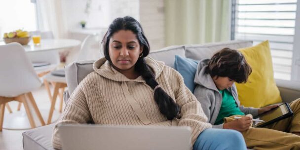 15 Great Side Hustles for Stay-at-Home Moms in 2025